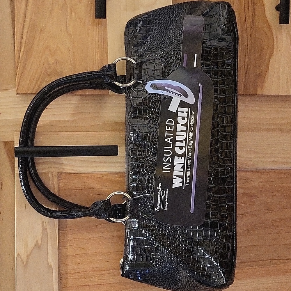 Insulated wine clutch